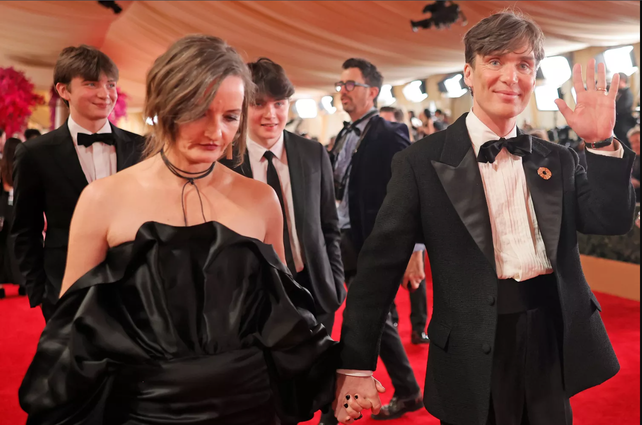 An image of Cillian Murphy, his wife, and his sons in an event